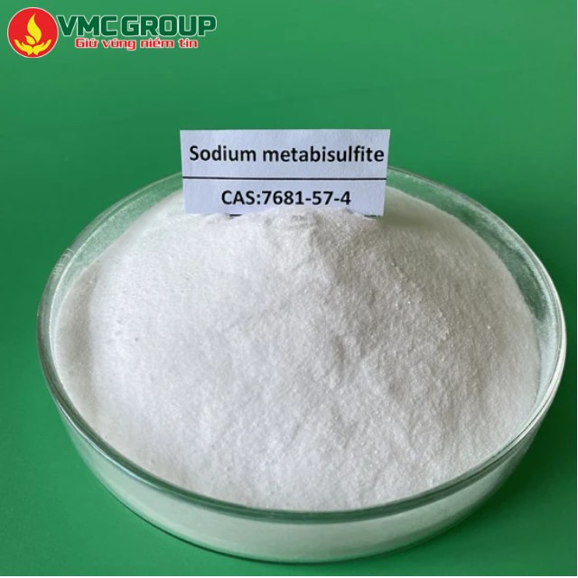 Sodium metabisulfite có dạng tinh thể rắn hoặc bột