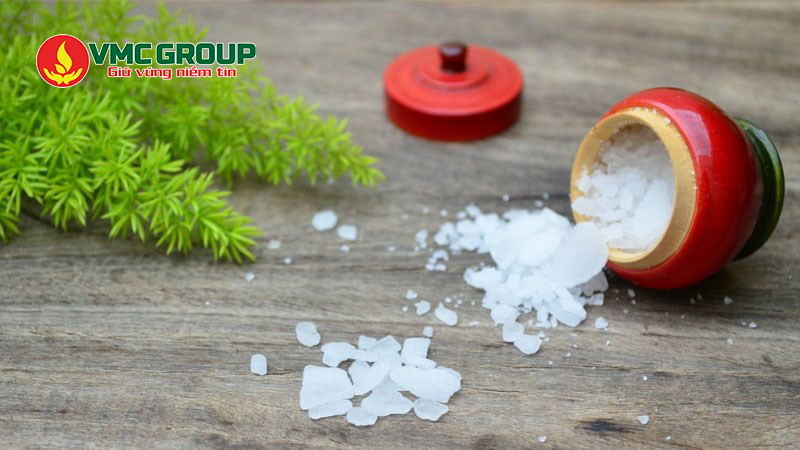 Bột long não có dạng bột màu trắng