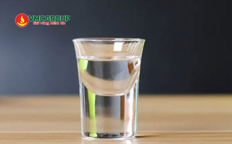 Cồn 96 độ có dạng lỏng không màu