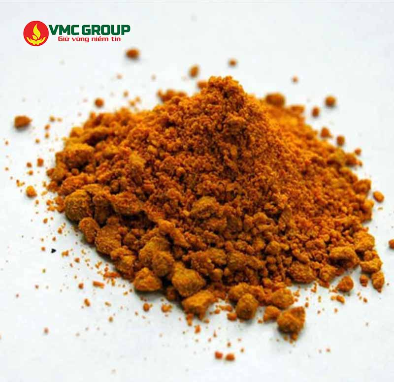 Ferric chloride có dạng bột màu nâu sẫm
